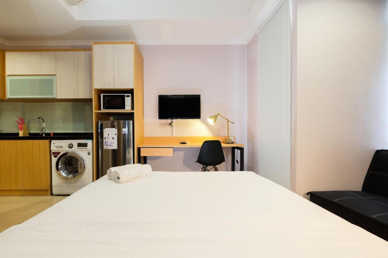 Comfortable At Menteng Park By Travelio